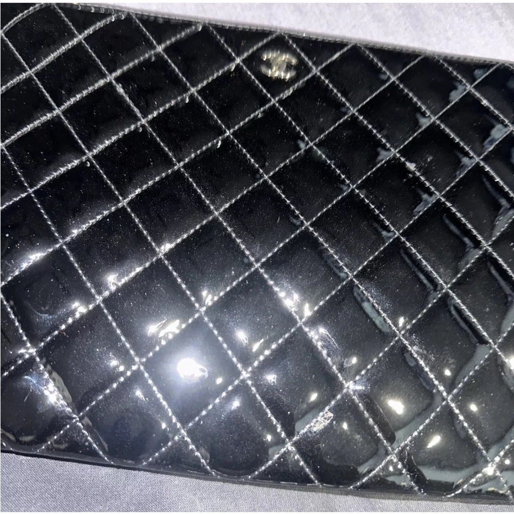 CHANEL Glossy Black Quilted Clutch - Picture 7 of 10